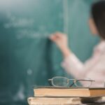 Brasil está entre países que pagam piores salários a professores no mundo